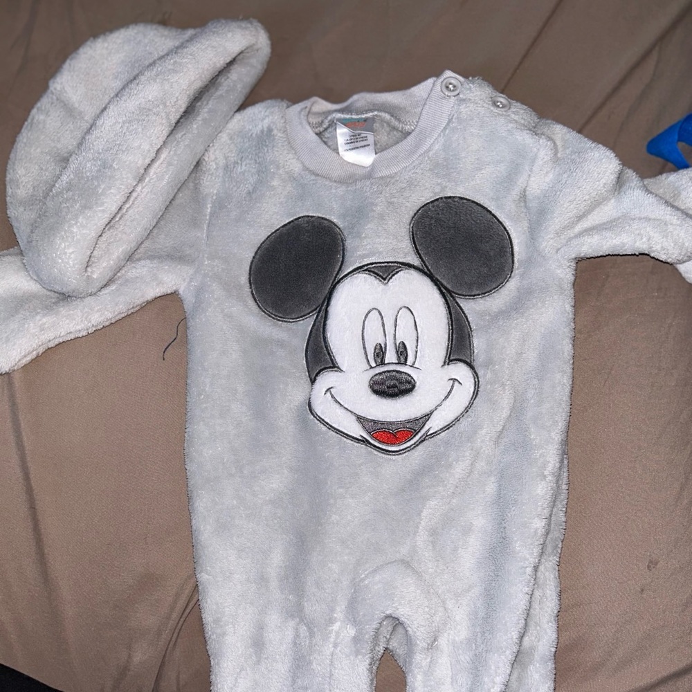 Never worn. Size 0-3.